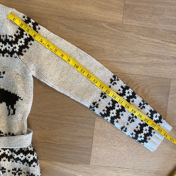 Reindeer Sweater 🦌 - Picture 5 of 5